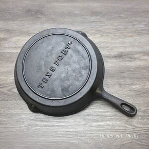 TEXSPORT Cast Iron 9.5" Skillet with Heat Ring 2 Pour Spouts - Sits Flat